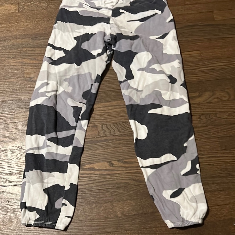 Monrow vintage camo joggers